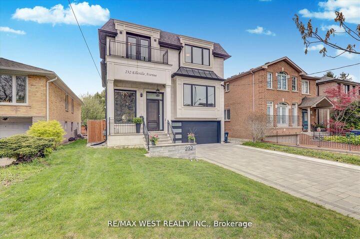Photo de la propriété: 232 Ellerslie Avenue ON M2N 1Y4