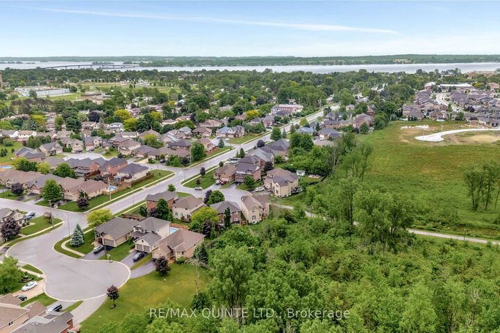 10 Meagher Place  Belleville ON K8P 0C1 photo