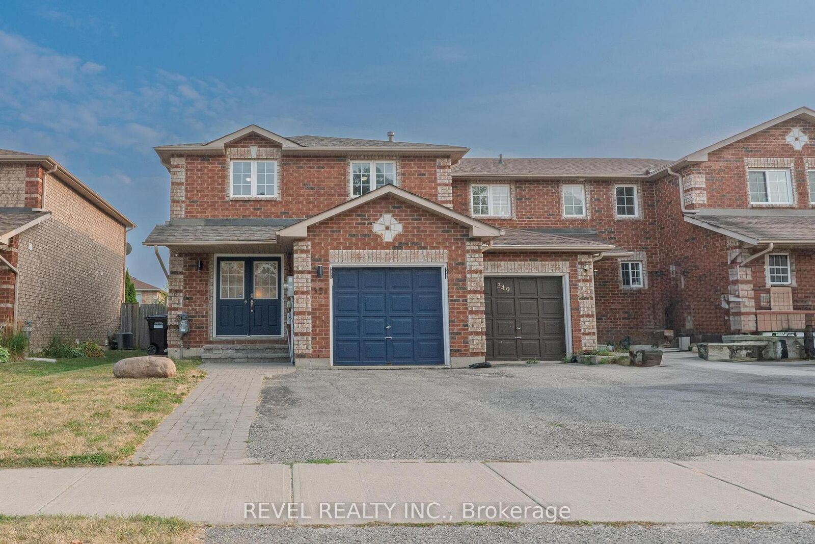 Property Photo:  351 Dunsmore Lane E  ON L4M 7B2 