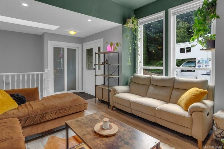 Property Photo: 301 Westwood Rd BC V9R 6Y5