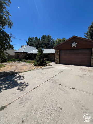 Property Photo: 125 N Center St UT 84049