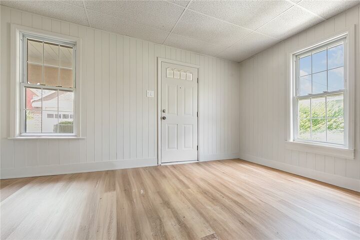 Property Photo: 322 E Barr St PA 15057