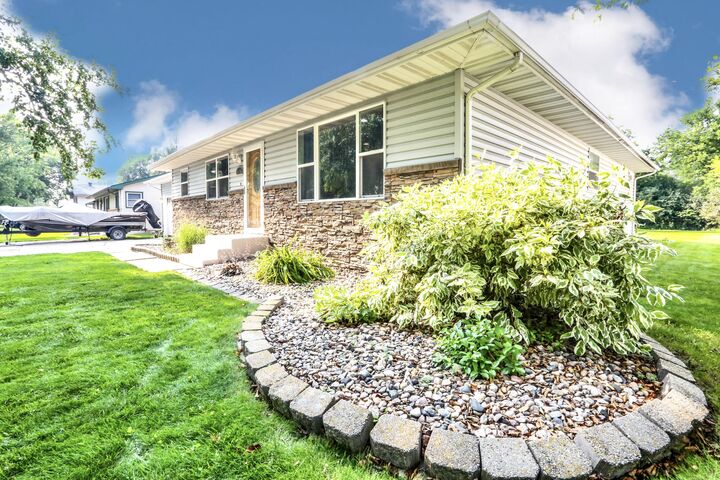 Property Photo:  2119 SE 12th Ave  SD 57401 