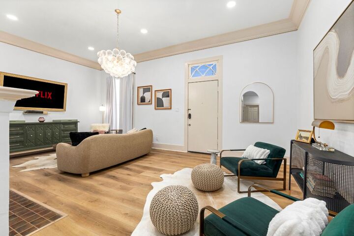 Property Photo:  110 E Craig Place 1  TX 78212 