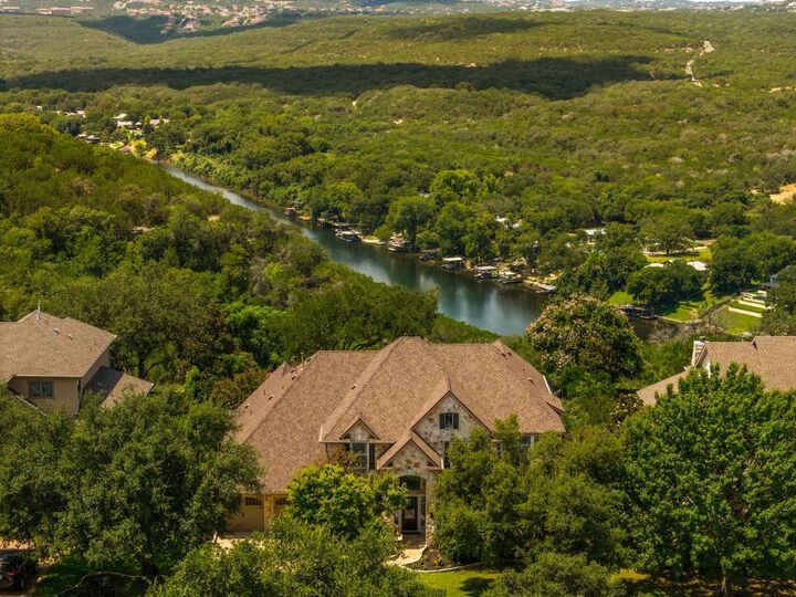 Property Photo: 804 Lakewood Hills Terrace TX 78732