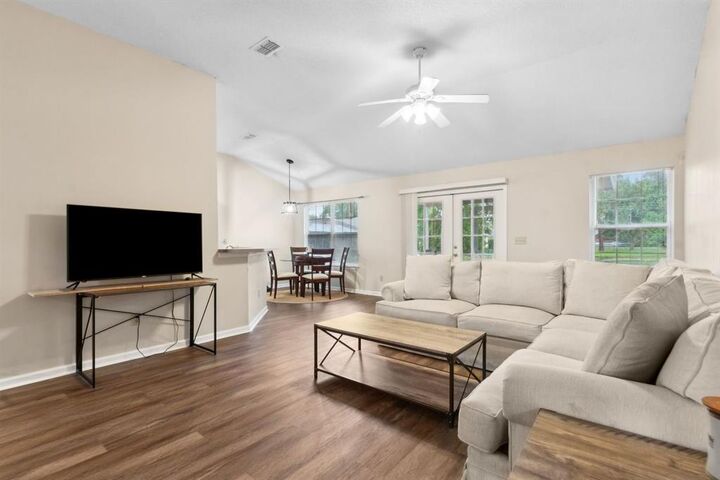 Property Photo: 1022 Isle Of Palms Lane FL 32034