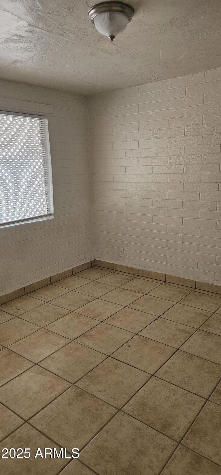 Property Photo:  581 S California Street Apt 1  AZ 85225 