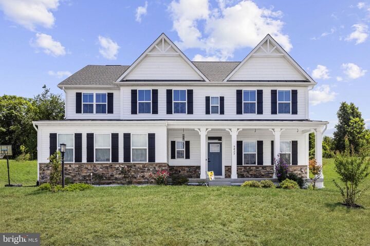 Property Photo: 9427 Blue Jay Court VA 20187