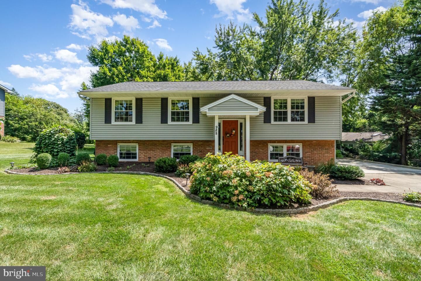 Property Photo: 988 W Areba Avenue PA 17033