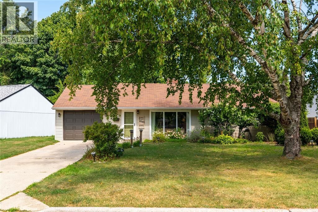 Property Photo: 830 Retlaw Drive ON N7V 2W7