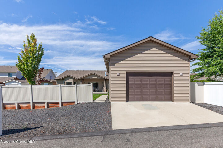 Property Photo:  7746 N Fairborne Ln  ID 83815 