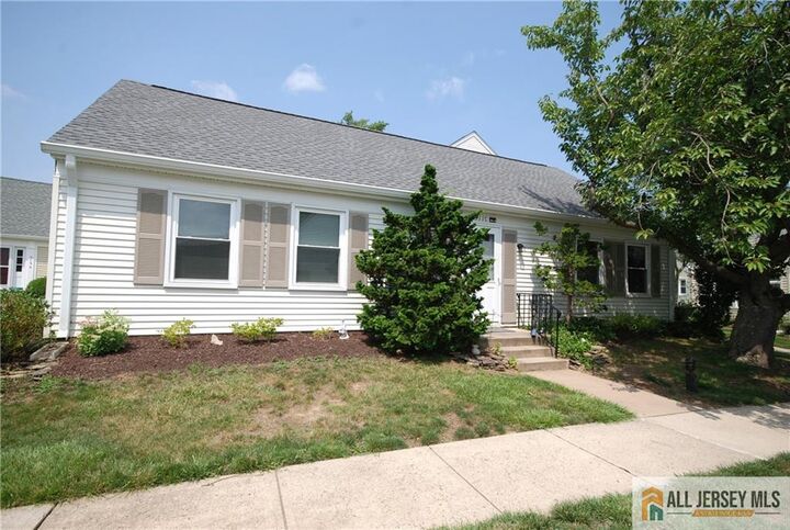 Property Photo:  511 Sutton Way 511C  NJ 08831 