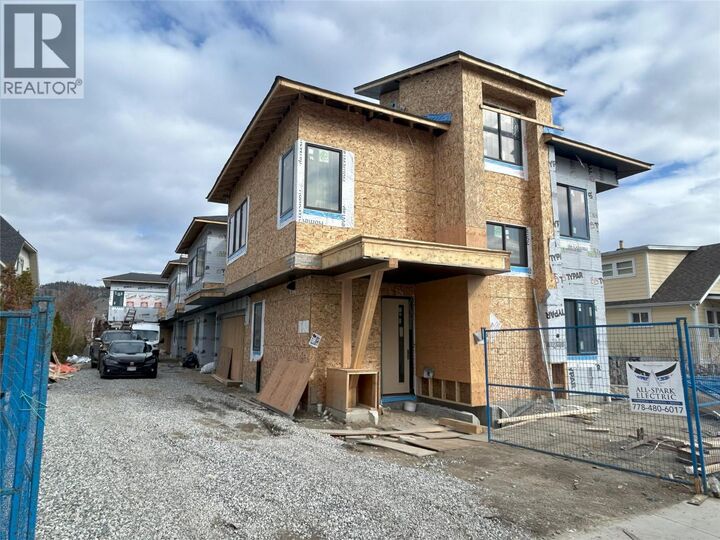 Property Photo:  970 Lawson Avenue 2  BC V1Y 6T1 