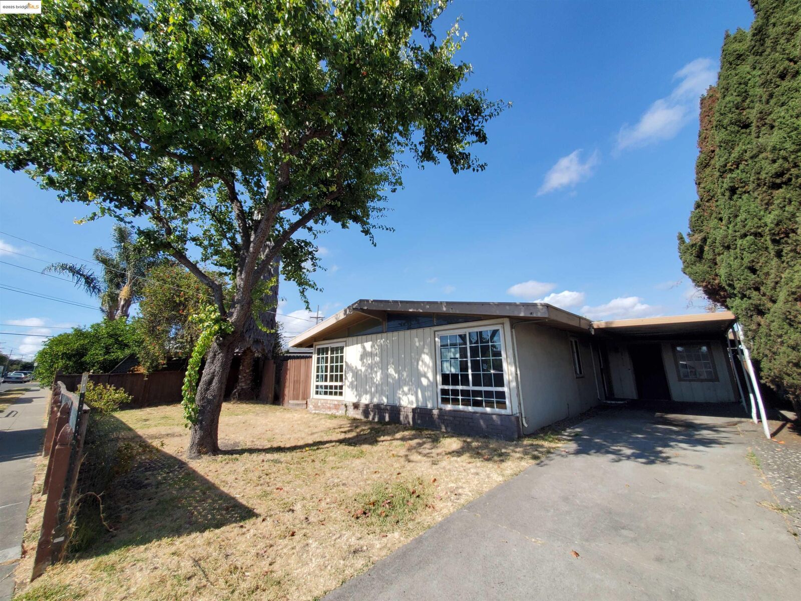 Property Photo: 27828 Mandarin Ave CA 94544