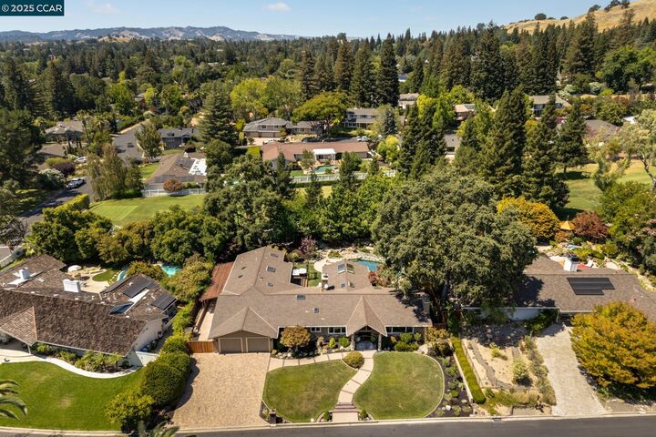 Property Photo:  9 Saint Andrews Pl  CA 94507 