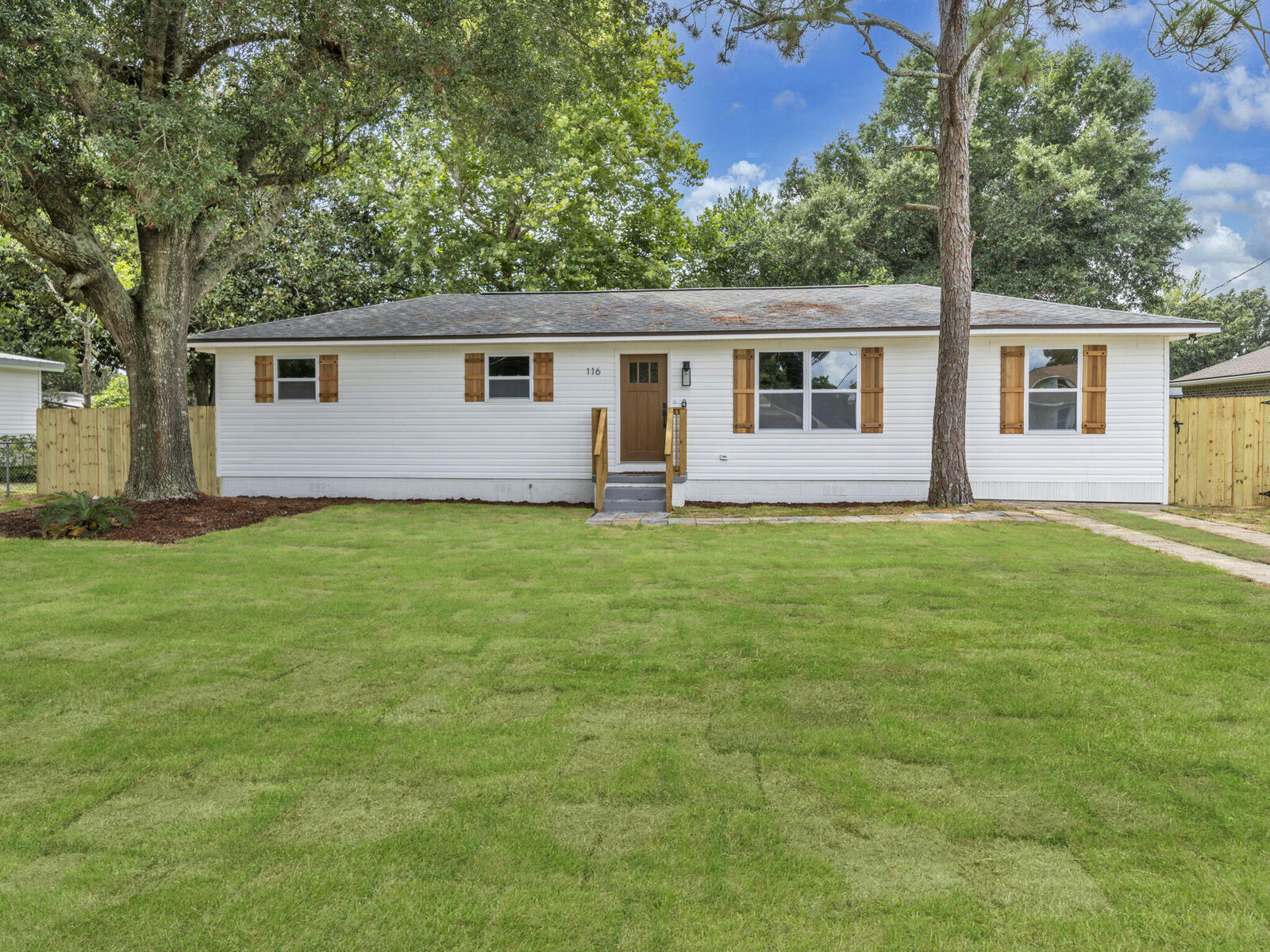 Property Photo:  116 NW Moriarty Street  FL 32548 