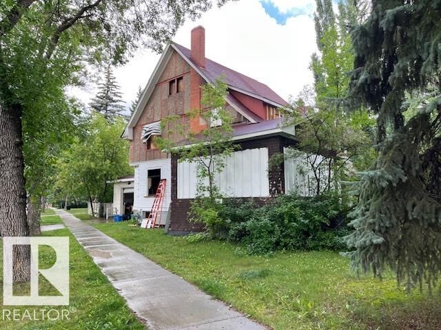 Property Photo:  10312 Villa Avenue NW  AB T5N 3T9 