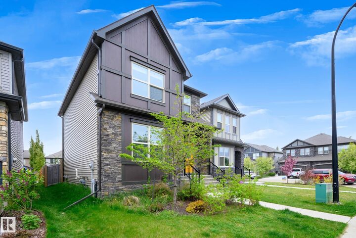 Property Photo:  30 Greenbury Manor  AB T7X 0M1 