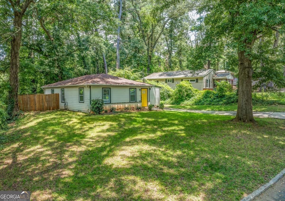 Property Photo: 1024 Regis Road SE GA 30315