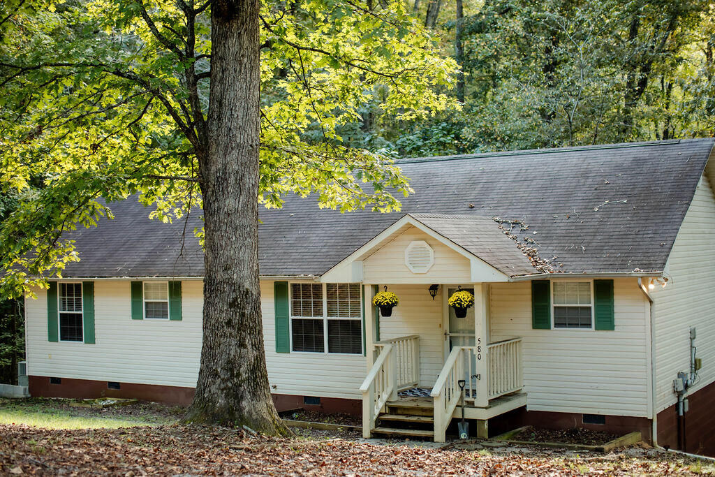 Property Photo:  580 Spears Road  TN 37347 
