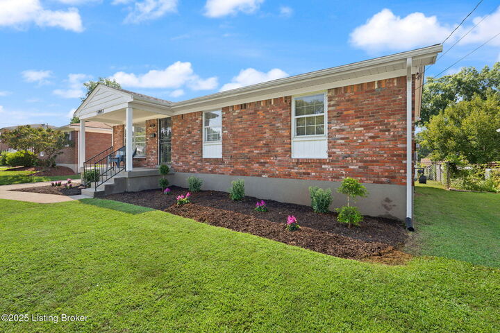 Property Photo: 6900 Shareith Dr KY 40228