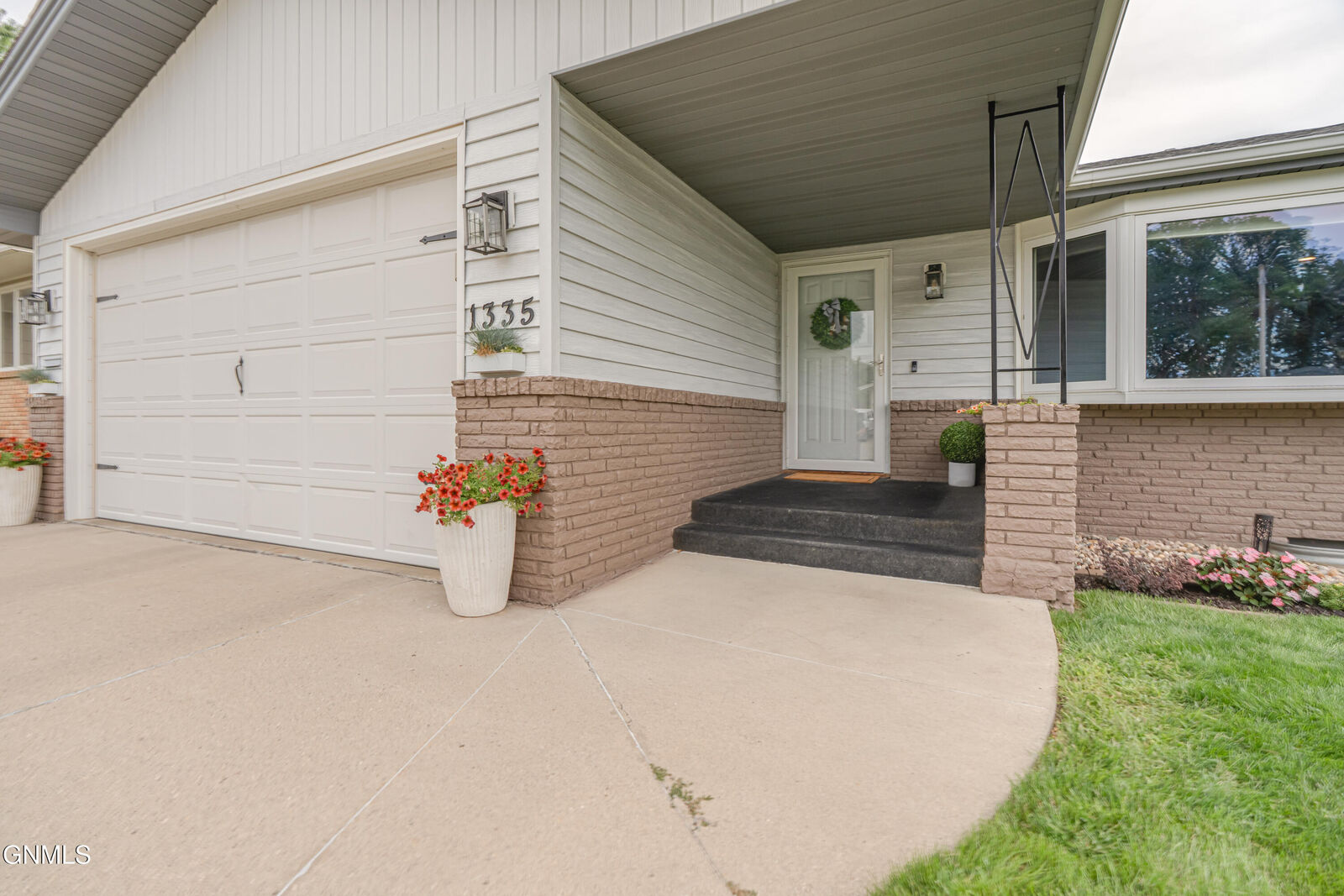 Property Photo: 1335 N 21st Street ND 58501