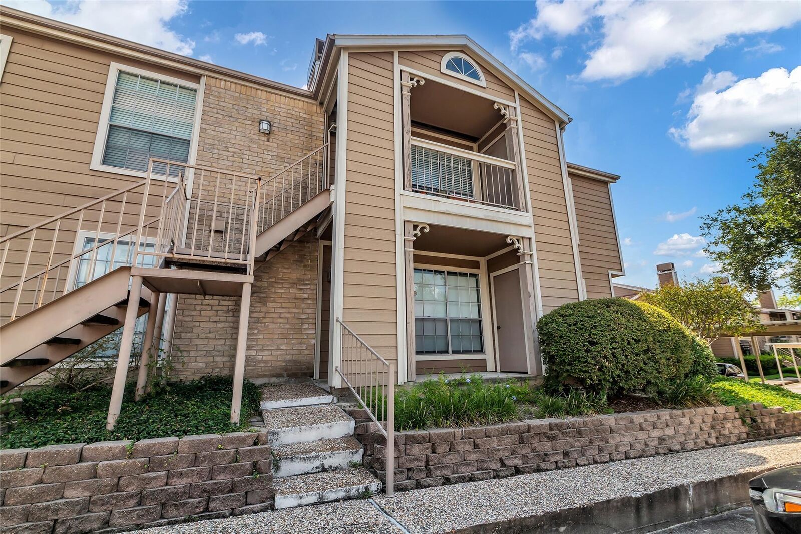 Property Photo:  1860 White Oak Drive 307  TX 77009 