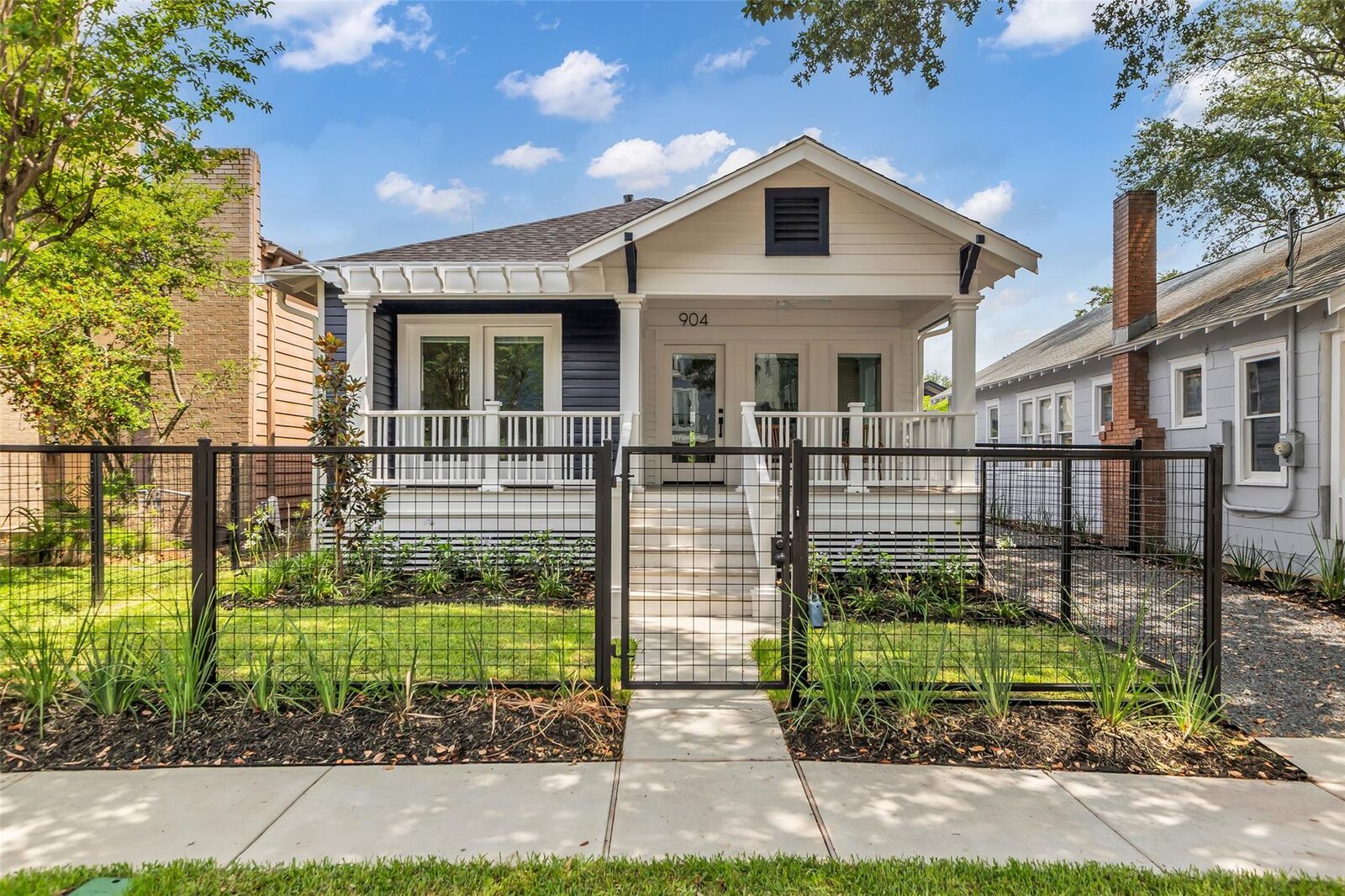 Property Photo:  904 Willard Street  TX 77006 