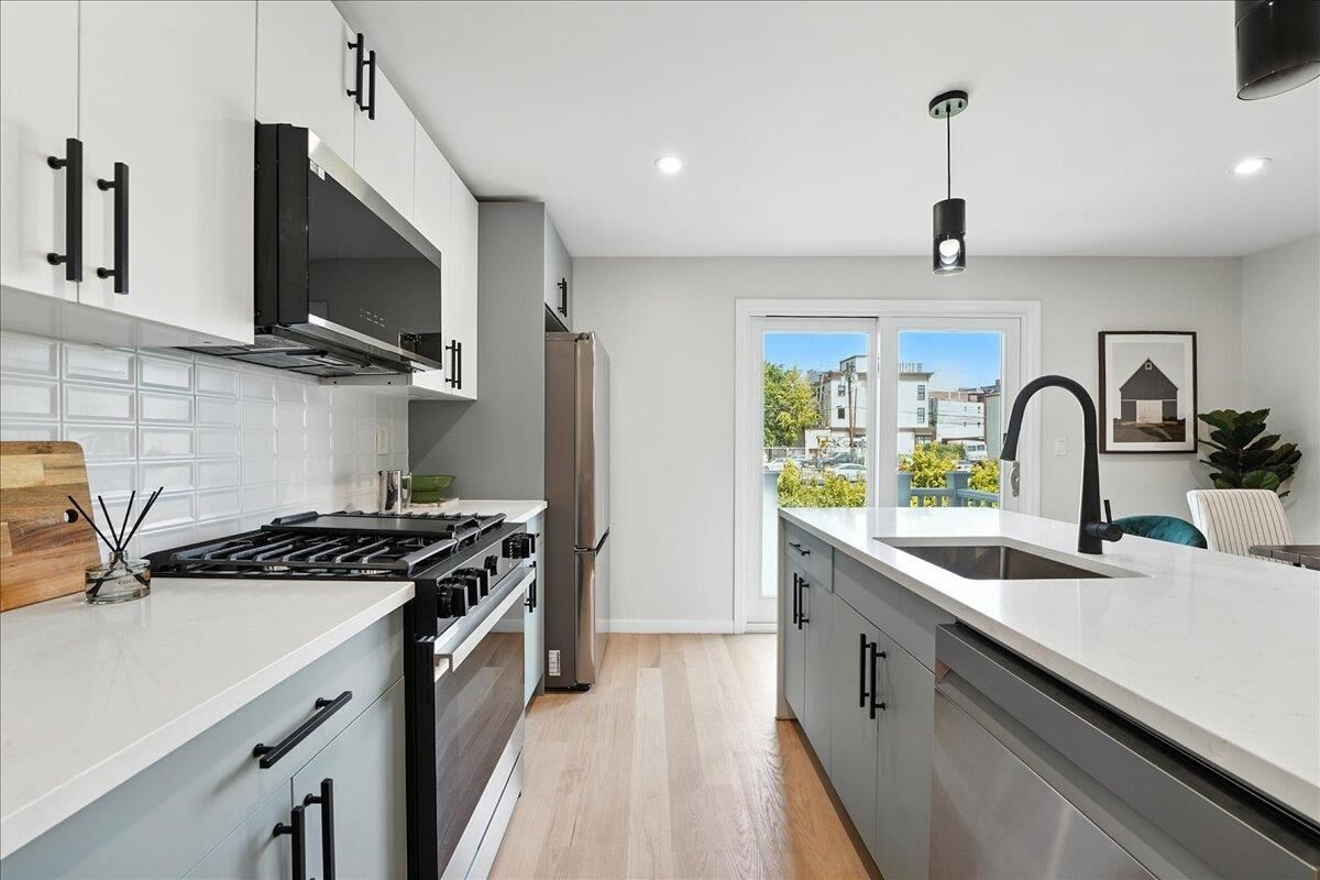 Property Photo:  366 7th St 1  NJ 07302 