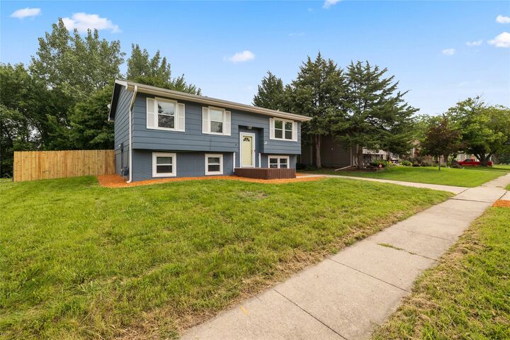Property Photo: 411 NW 7th Street IA 50111