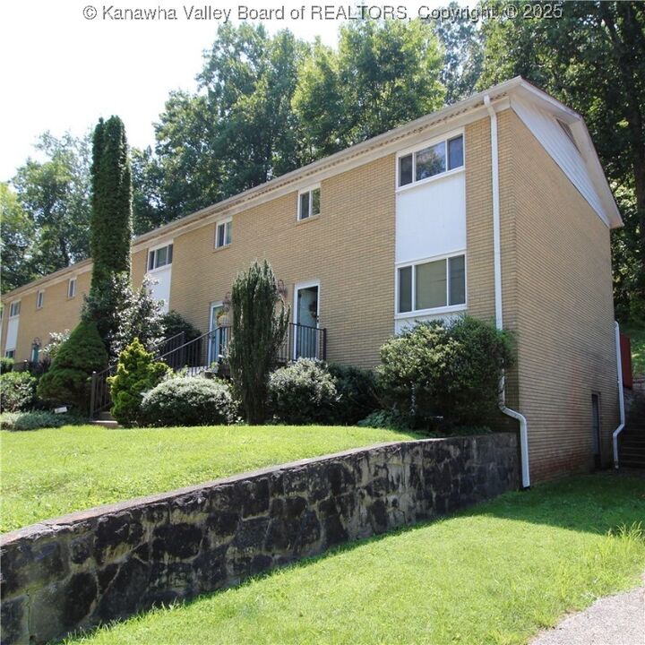 Property Photo: 1808 Roundhill Road WV 25314