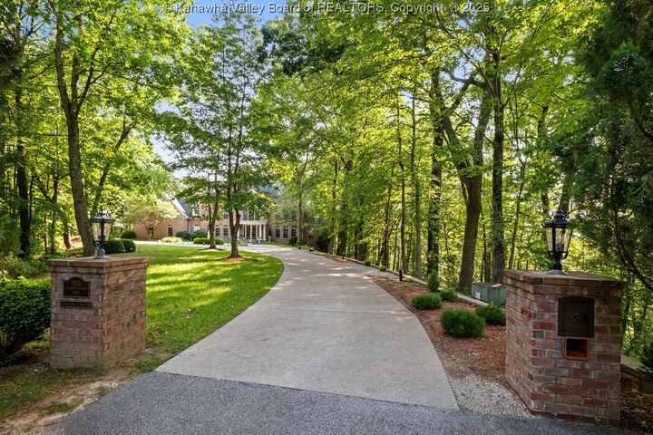 Property Photo:  203 Quarry Ridge East Road  WV 25304