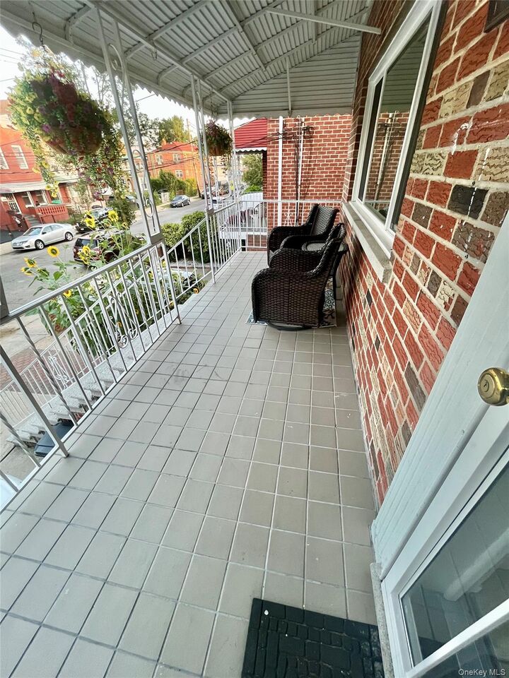 Property Photo:  2525 Hone Avenue  NY 10469 