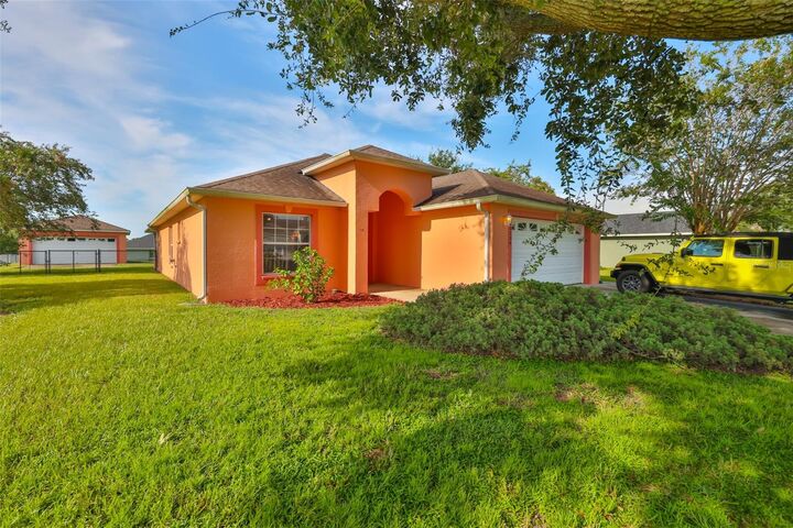 Property Photo:  10239 Dusty Hill Loop  FL 33525 