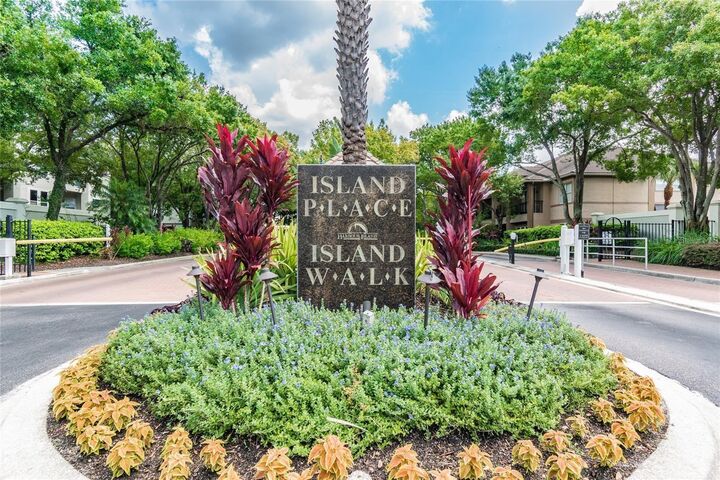 Property Photo: 905 Normandy Trace Road FL 33602