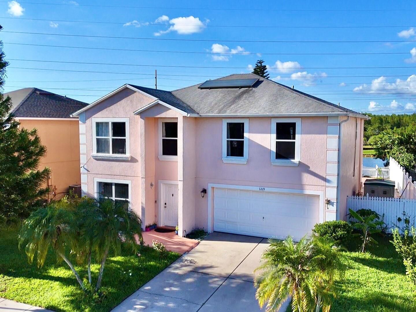 Property Photo:  1219 Kempton Chase Parkway  FL 32837 