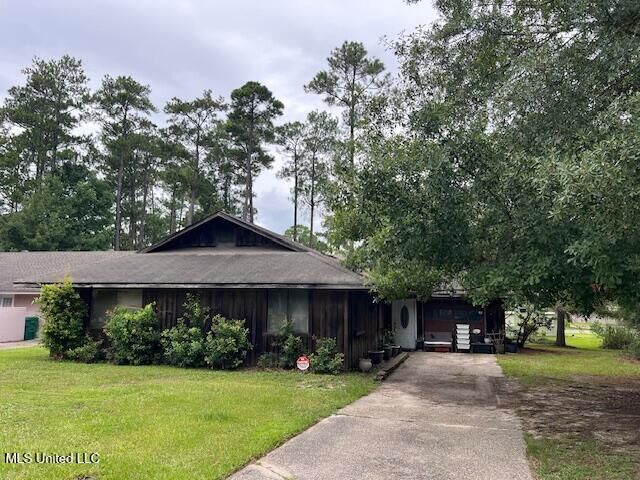 Property Photo:  1 Holly Corner  MS 39525 