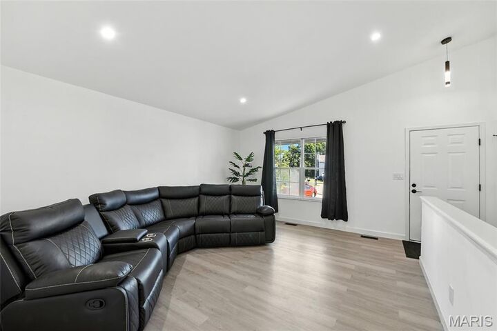 Property Photo: 694 Tobermory Court MO 63385