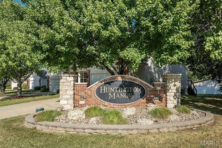 64 Hunting Manor  St Charles MO 63303 photo