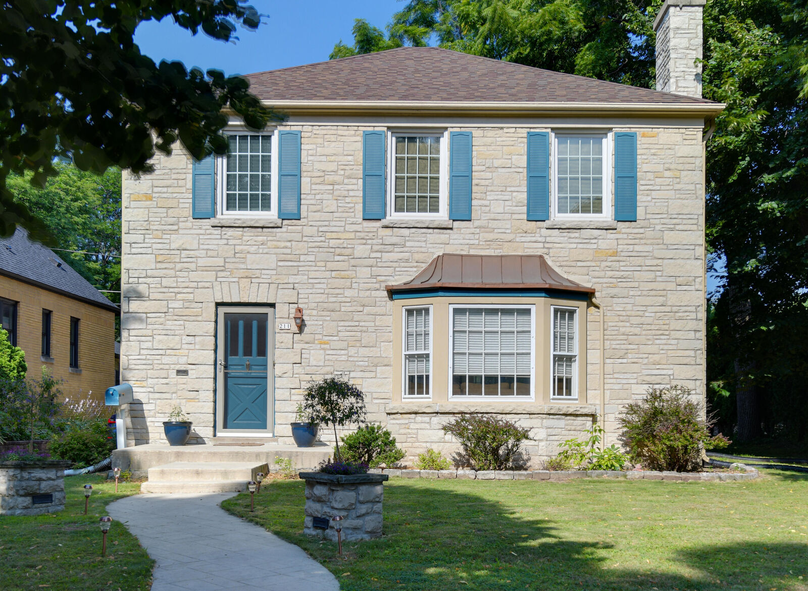 Property Photo:  211 N 88th St  WI 53226 