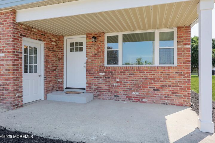 Property Photo:  18 Morongo Court  NJ 08757 