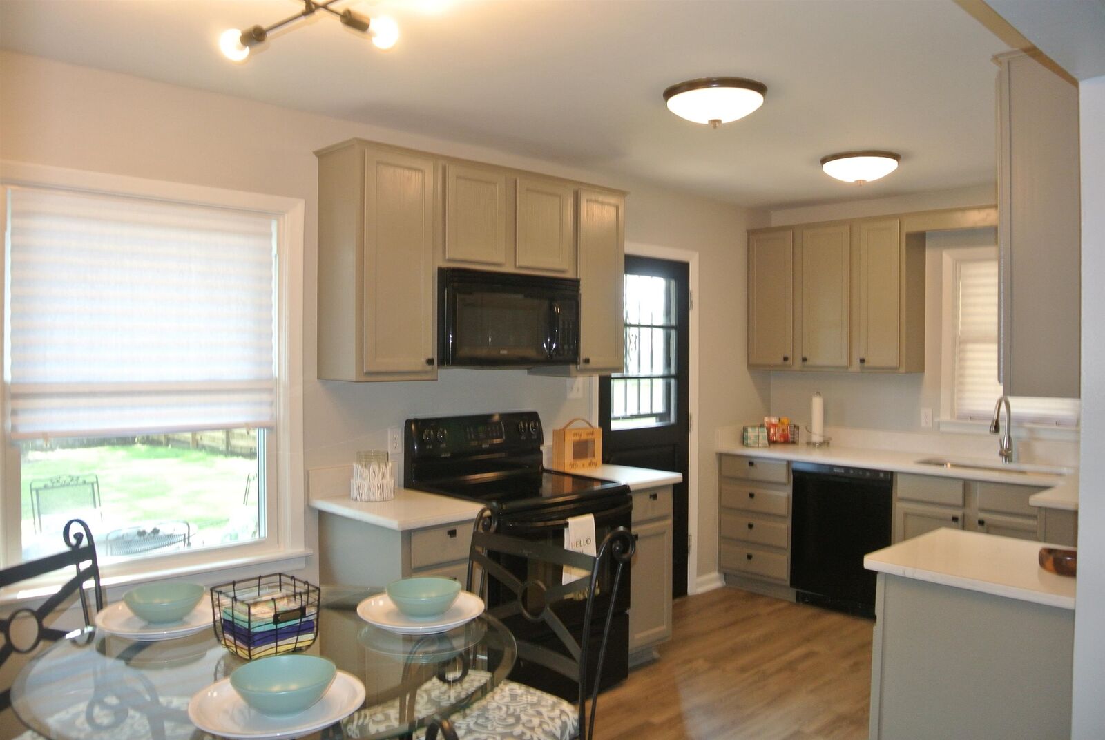 Property Photo: 574 Sabine St TN 38117