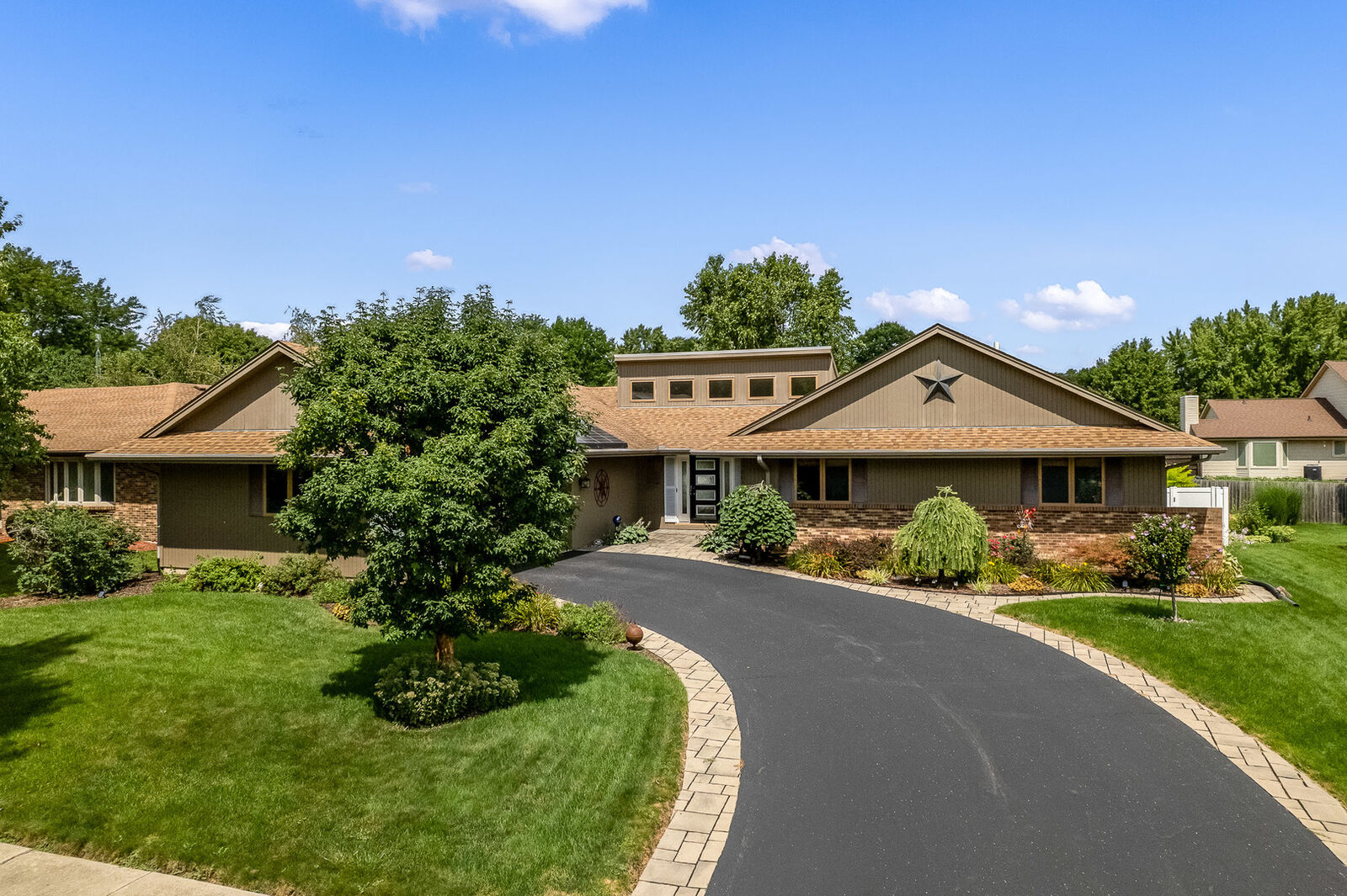 Property Photo: 6834 Clovernook Road IL 61107