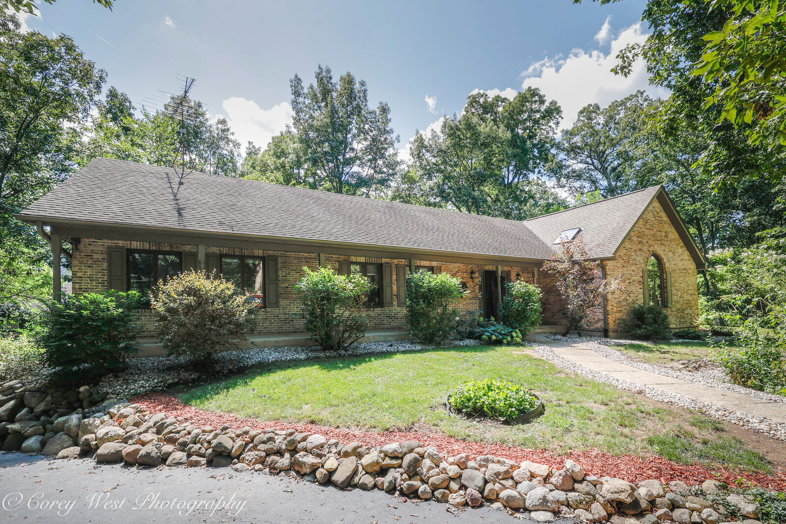 Property Photo: 16398 Hickory Circle IL 60178