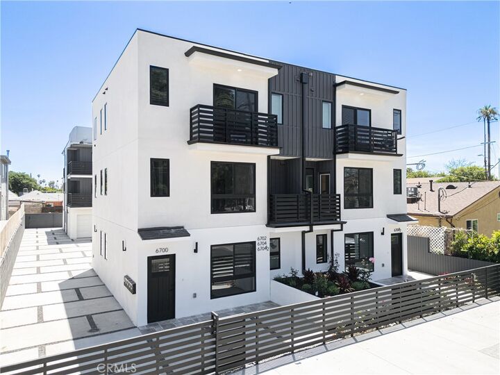 Property Photo:  6700 Kester Avenue 2  CA 91405 