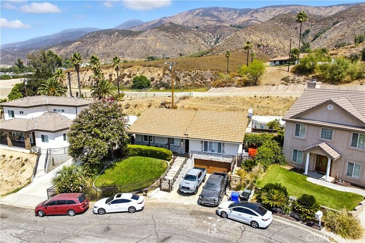 Property Photo:  164 Viento Way  CA 92404
