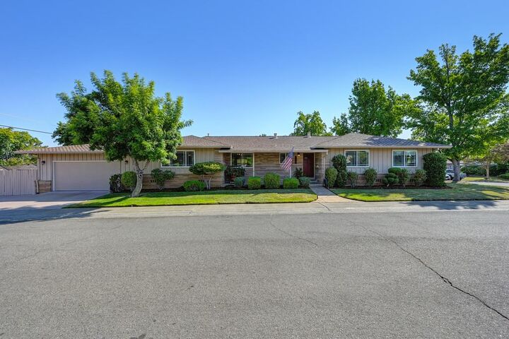 Property Photo:  6625 Fordham Way  CA 95831 