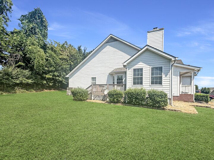 Property Photo: 105 Rose Dr TN 37058