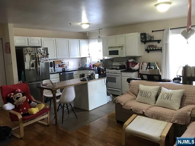 Property Photo:  118 Bergen Boulevard 3A  NJ 07650 