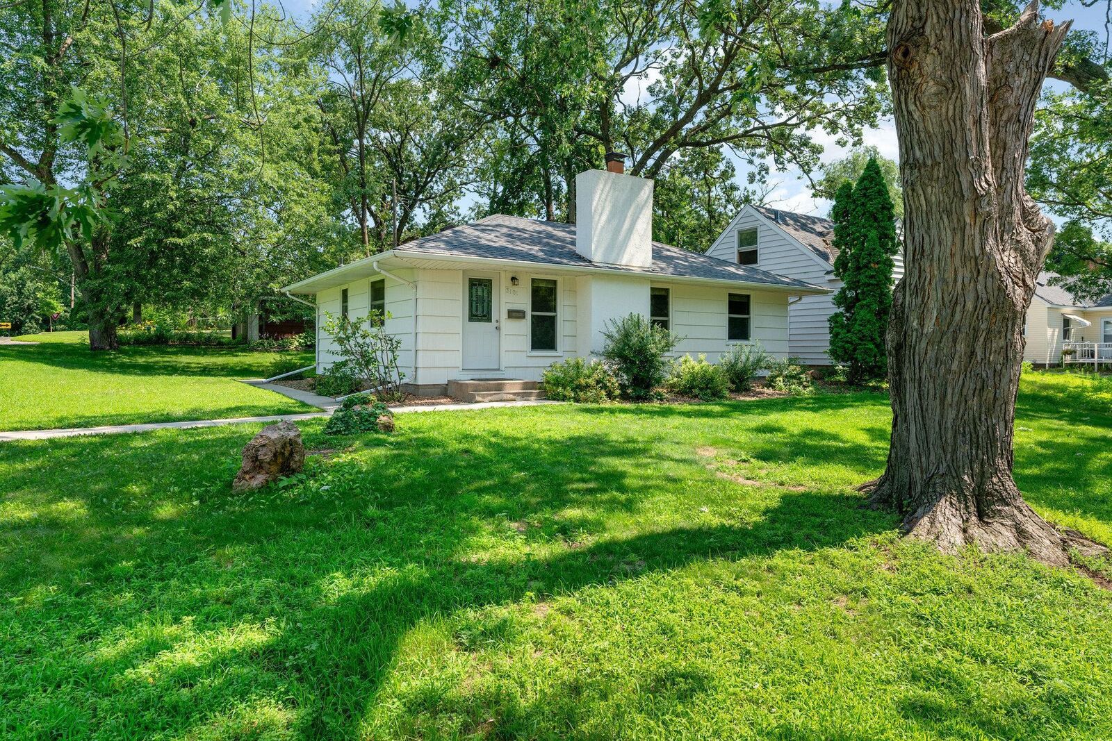 Property Photo: 3101 Texas Avenue S MN 55426